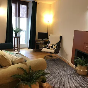 The Edmonstone's Apartment Edinburgh